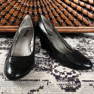 Bandolino Black Snake Print Black Wedges - Women’s 9